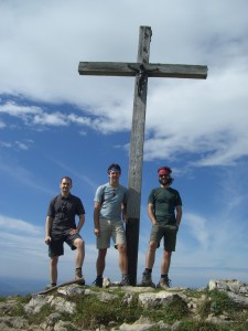 Wir beim Hochries-Gipfelkreuz